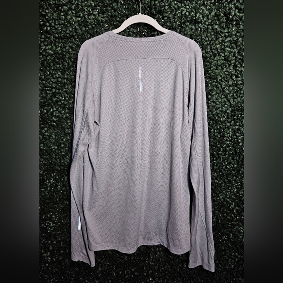 Nike Men's Light Gray Long Sleeve Tee - Picture 3 of 4